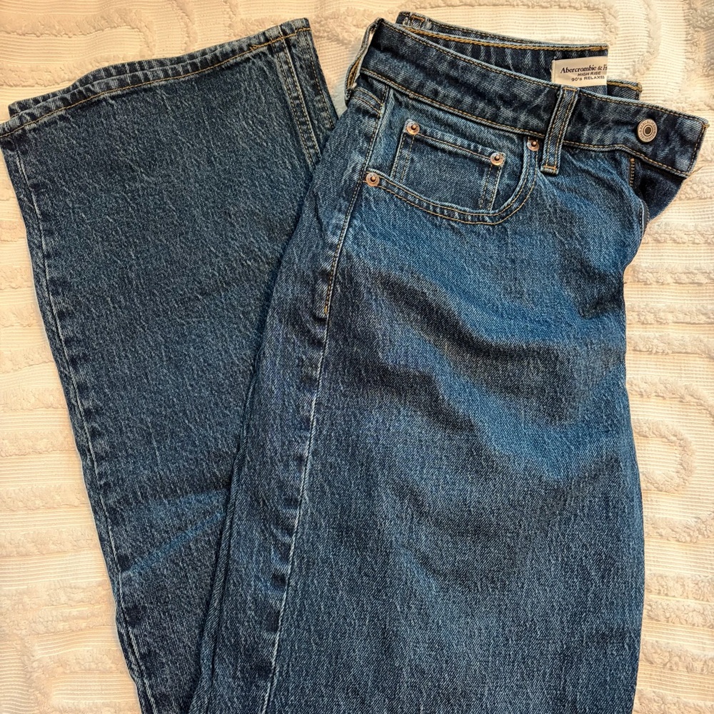 Abercrombie 90s Relaxed High Rise Jeans Size 25
